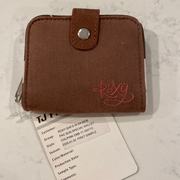 Roxy Handbags - Roxy ‘She’s in Da Mob’ Y2K Sample Wallet NWT (b1)